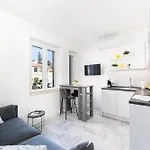 Apartment Lions *