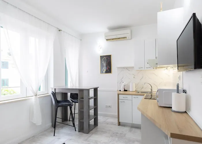 Apartament Lions *